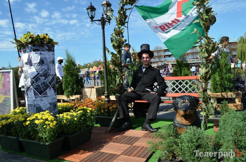 В Кременчуге прошла выставка цветов ко дню города (ФОТО) В Кременчуге прошла выставка цветов ко дню города (ФОТО)