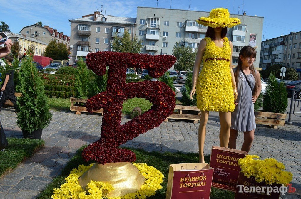 В Кременчуге прошла выставка цветов ко дню города (ФОТО) В Кременчуге прошла выставка цветов ко дню города (ФОТО)