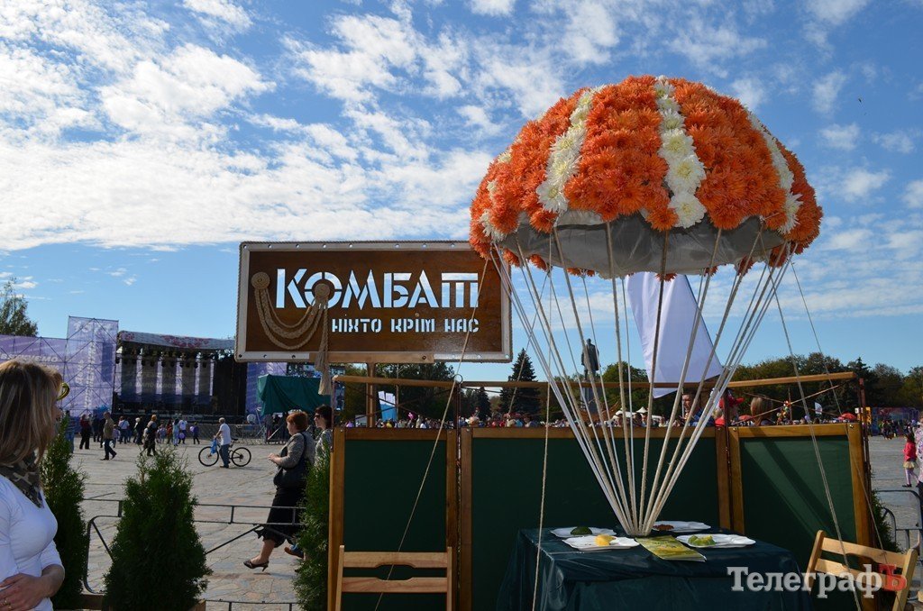 В Кременчуге прошла выставка цветов ко дню города (ФОТО) В Кременчуге прошла выставка цветов ко дню города (ФОТО)