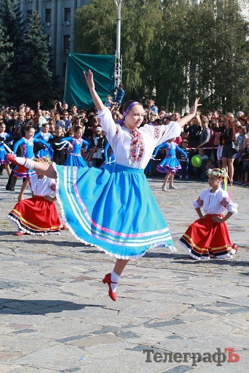 В Кременчуге на площади Победы прошел флеш-моб «Майданс» (Видео, фото) В Кременчуге на площади Победы прошел флеш-моб «Майданс» (Видео, фото)