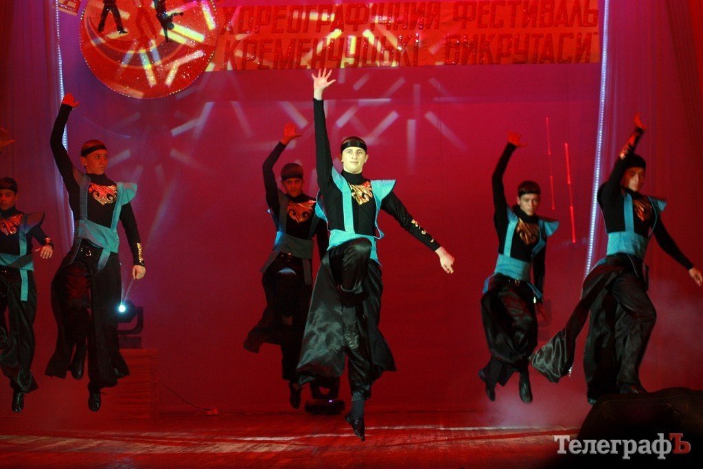 В ЦКД «Нефтехимик» проходит второй Всеукраинский фестиваль-конкурс хореографического искусства «Кременчугские выкрутасы» (Фото) В ЦКД «Нефтехимик» проходит второй Всеукраинский фестиваль-конкурс хореографического искусства «Кременчугские выкрутасы» (Фото)