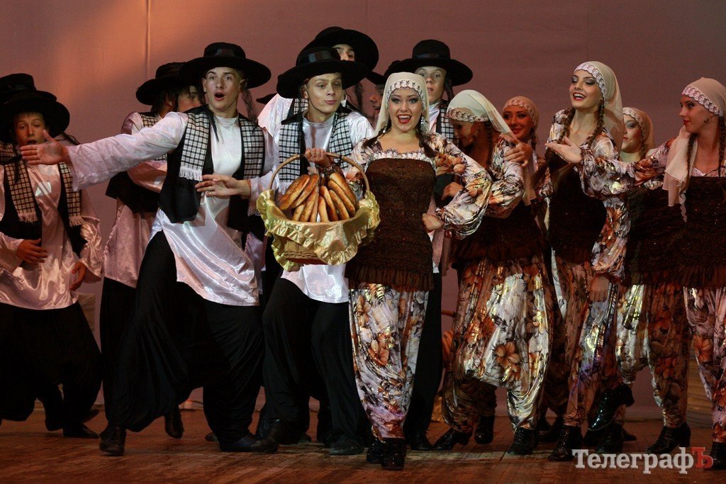 В ЦКД «Нефтехимик» проходит второй Всеукраинский фестиваль-конкурс хореографического искусства «Кременчугские выкрутасы» (Фото) В ЦКД «Нефтехимик» проходит второй Всеукраинский фестиваль-конкурс хореографического искусства «Кременчугские выкрутасы» (Фото)