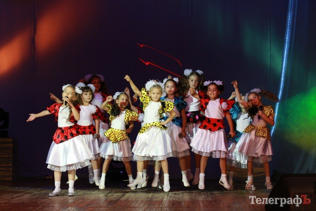 В ЦКД «Нефтехимик» проходит второй Всеукраинский фестиваль-конкурс хореографического искусства «Кременчугские выкрутасы» (Фото) В ЦКД «Нефтехимик» проходит второй Всеукраинский фестиваль-конкурс хореографического искусства «Кременчугские выкрутасы» (Фото)