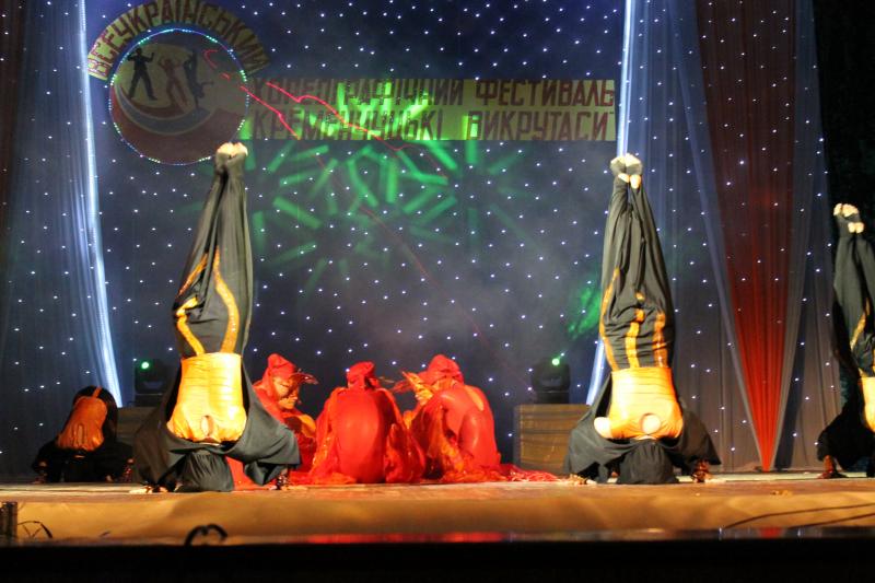 Гран-при II Всеукраинского хореографического фестиваля «Кременчугские выкрутасы» снова взял «Фурор» (ФОТО) Гран-при II Всеукраинского хореографического фестиваля «Кременчугские выкрутасы» снова взял «Фурор» (ФОТО)