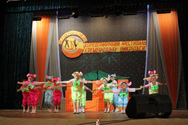 Гран-при II Всеукраинского хореографического фестиваля «Кременчугские выкрутасы» снова взял «Фурор» (ФОТО) Гран-при II Всеукраинского хореографического фестиваля «Кременчугские выкрутасы» снова взял «Фурор» (ФОТО)