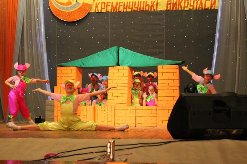 Гран-при II Всеукраинского хореографического фестиваля «Кременчугские выкрутасы» снова взял «Фурор» (ФОТО) Гран-при II Всеукраинского хореографического фестиваля «Кременчугские выкрутасы» снова взял «Фурор» (ФОТО)