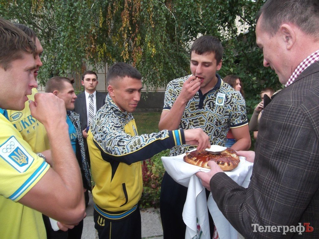 Олимпийская сборная Украины по боксу посетила Кременчуг (ФОТО) Олимпийская сборная Украины по боксу посетила Кременчуг (ФОТО)