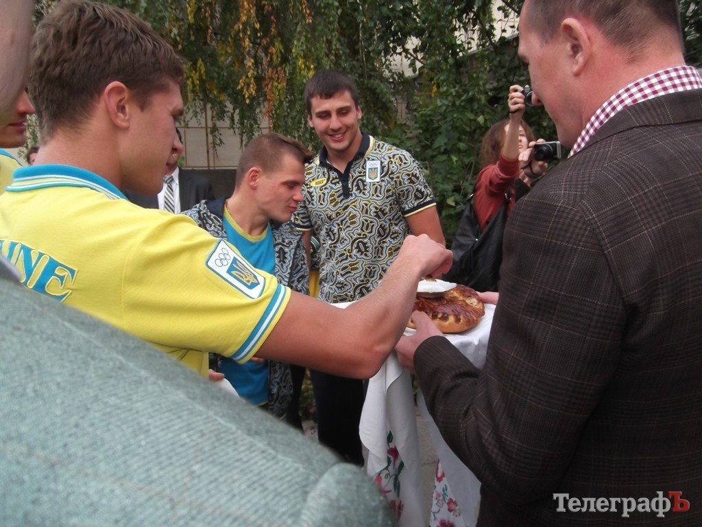 Олимпийская сборная Украины по боксу посетила Кременчуг (ФОТО) Олимпийская сборная Украины по боксу посетила Кременчуг (ФОТО)