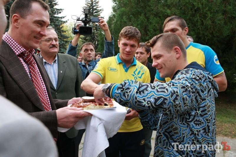 Олимпийская сборная Украины по боксу посетила Кременчуг (ФОТО) Олимпийская сборная Украины по боксу посетила Кременчуг (ФОТО)