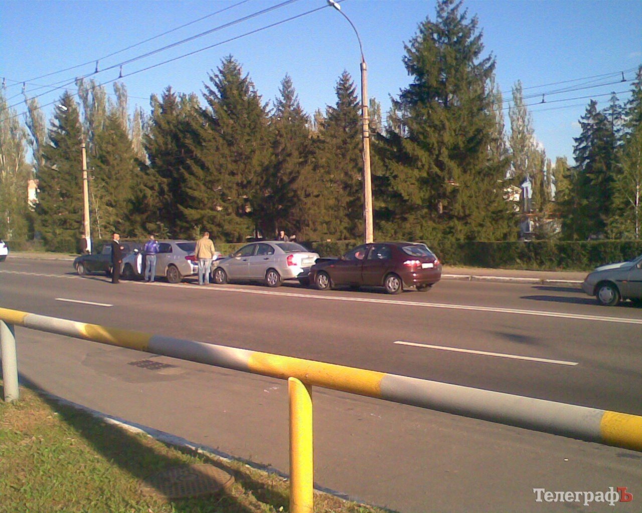 В Кременчуге у «Кредмаша» столкнулись четыре автомобиля (ФОТО) В Кременчуге у «Кредмаша» столкнулись четыре автомобиля (ФОТО)