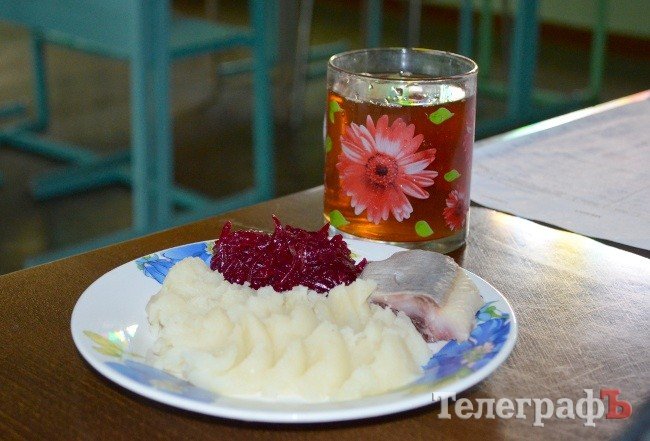 Їмо в школі: «Телеграф» спробував, чим годують наших дітей у шкільних їдальнях Їмо в школі: «Телеграф» спробував, чим годують наших дітей у шкільних їдальнях