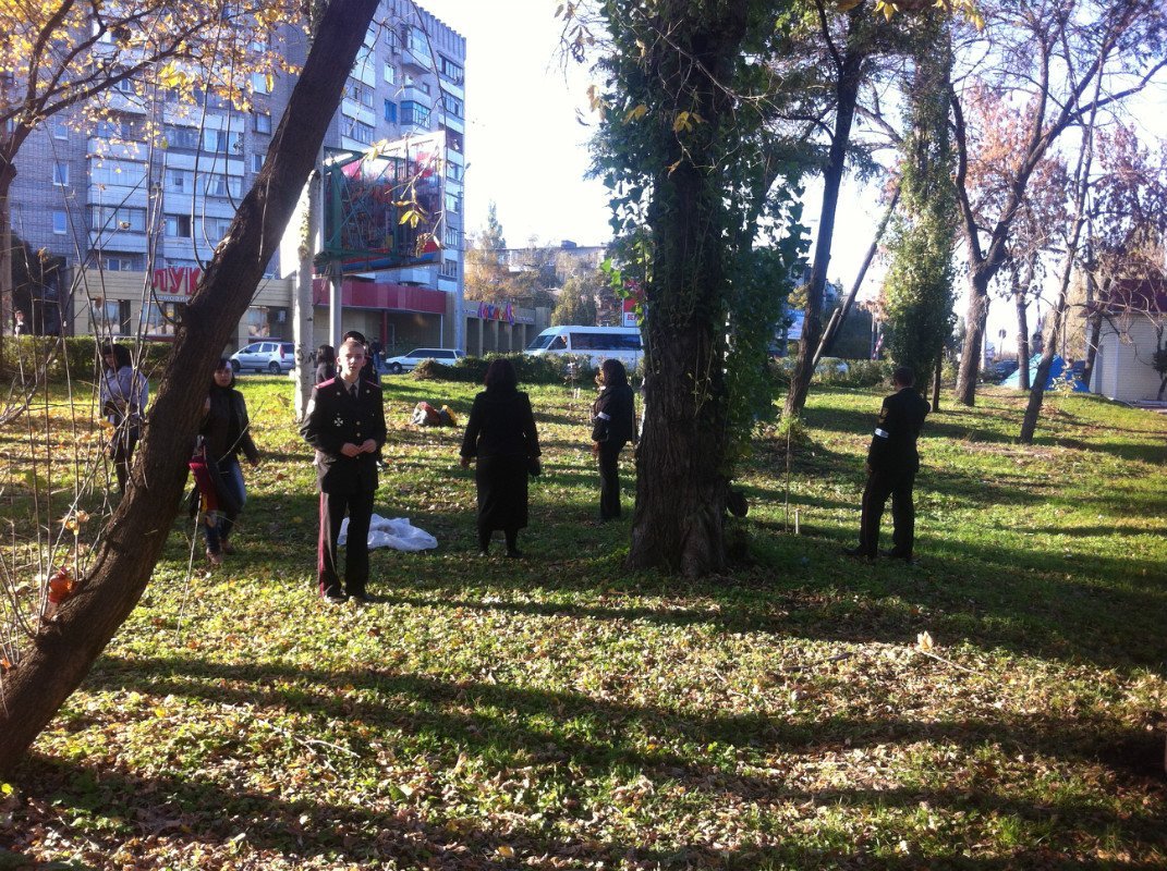 Курсанты Кременчугского военного лицея вышли на субботник в поддержку Полякова Курсанты Кременчугского военного лицея вышли на субботник в поддержку Полякова