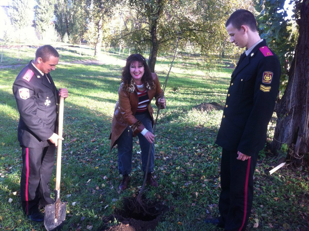 Курсанты Кременчугского военного лицея вышли на субботник в поддержку Полякова Курсанты Кременчугского военного лицея вышли на субботник в поддержку Полякова