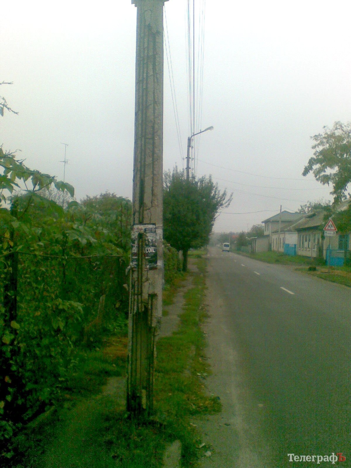На улице Кировоградской в Кременчуге «посыпались» столбы На улице Кировоградской в Кременчуге «посыпались» столбы