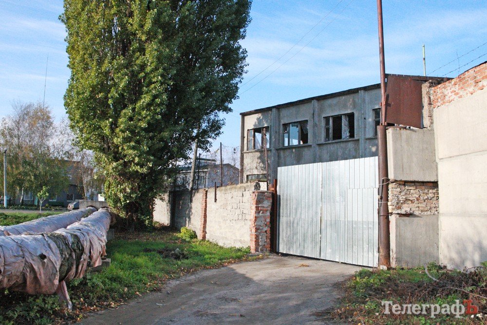 Жители ул. Махорочной в Кременчуге плавают в лужах и ходят в темноте Жители ул. Махорочной в Кременчуге плавают в лужах и ходят в темноте