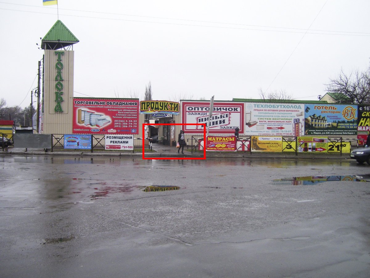 В Кременчуге неизвестные срезали пролет забора, который обеспечивал безопасность пешеходов В Кременчуге неизвестные срезали пролет забора, который обеспечивал безопасность пешеходов