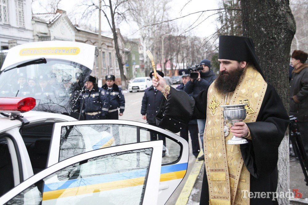 Мэрия подарила кременчугскому отделу ГАИ новую Skoda Octavia Мэрия подарила кременчугскому отделу ГАИ новую Skoda Octavia