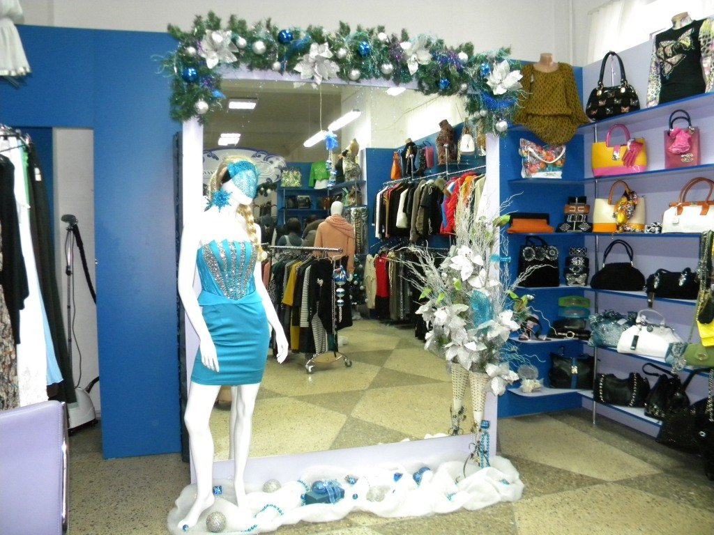 В Кременчуге выбрали лучшую елку среди заведений торговли и сферы услуг В Кременчуге выбрали лучшую елку среди заведений торговли и сферы услуг