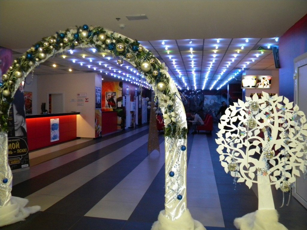 В Кременчуге выбрали лучшую елку среди заведений торговли и сферы услуг В Кременчуге выбрали лучшую елку среди заведений торговли и сферы услуг