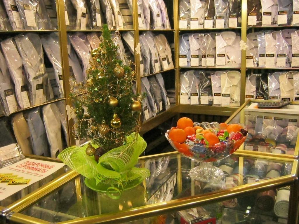 В Кременчуге выбрали лучшую елку среди заведений торговли и сферы услуг В Кременчуге выбрали лучшую елку среди заведений торговли и сферы услуг