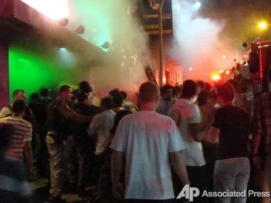 В Бразилии в результате пожара в ночном клубе погибли 232 человека В Бразилии в результате пожара в ночном клубе погибли 232 человека