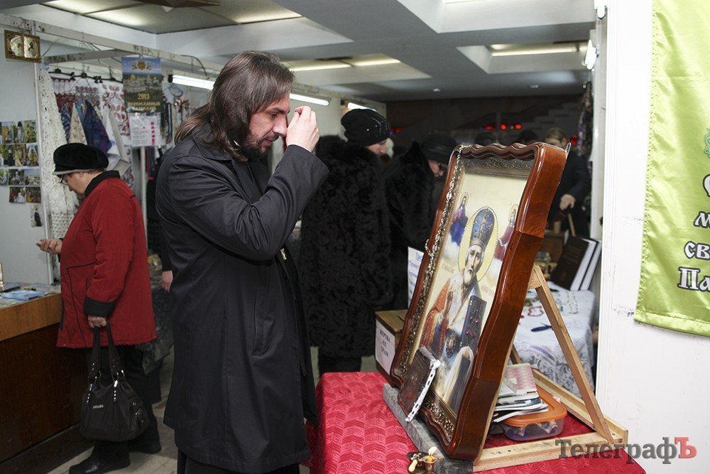 В Кременчуг привезли мощи, которым молятся о сохранении от внезапной смерти и исцеления от рака В Кременчуг привезли мощи, которым молятся о сохранении от внезапной смерти и исцеления от рака