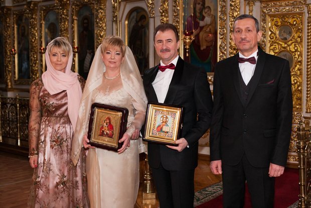 Экс-мэр Кременчуга Глухов с супругой были на венчании главы Киевской ГГА Попова Экс-мэр Кременчуга Глухов с супругой были на венчании главы Киевской ГГА Попова