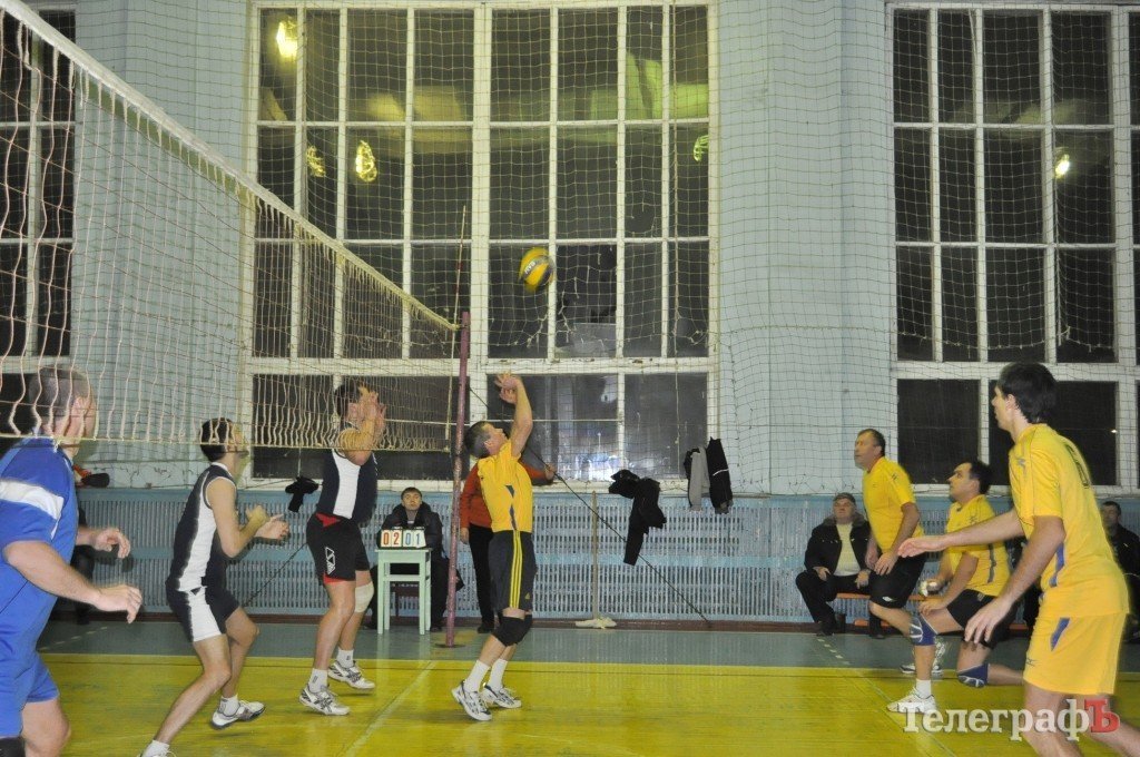Чемпионат Кременчуга по волейболу. Первый финалист определён – «Нефтехимик» Чемпионат Кременчуга по волейболу. Первый финалист определён – «Нефтехимик»