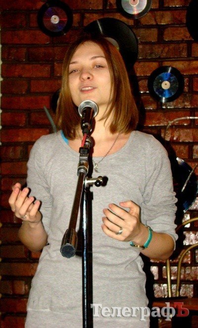 В Кременчуге 23 февраля девушки-поэтессы читали стихотворения кременчугских мужчин-поэтов В Кременчуге 23 февраля девушки-поэтессы читали стихотворения кременчугских мужчин-поэтов