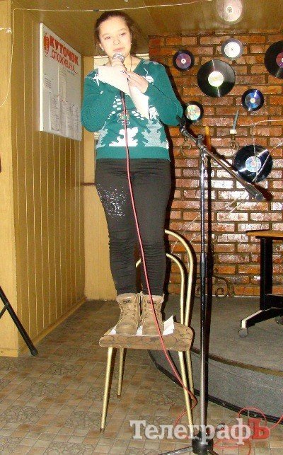 В Кременчуге 23 февраля девушки-поэтессы читали стихотворения кременчугских мужчин-поэтов В Кременчуге 23 февраля девушки-поэтессы читали стихотворения кременчугских мужчин-поэтов