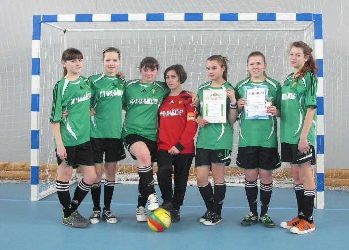 Девочки Кременчугского района завоевали «серебро» на Всеукраинском турнире по мини-футболу Девочки Кременчугского района завоевали «серебро» на Всеукраинском турнире по мини-футболу