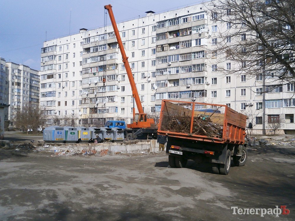 В Кременчуге, на Раковке, разбирают долгострой В Кременчуге, на Раковке, разбирают долгострой