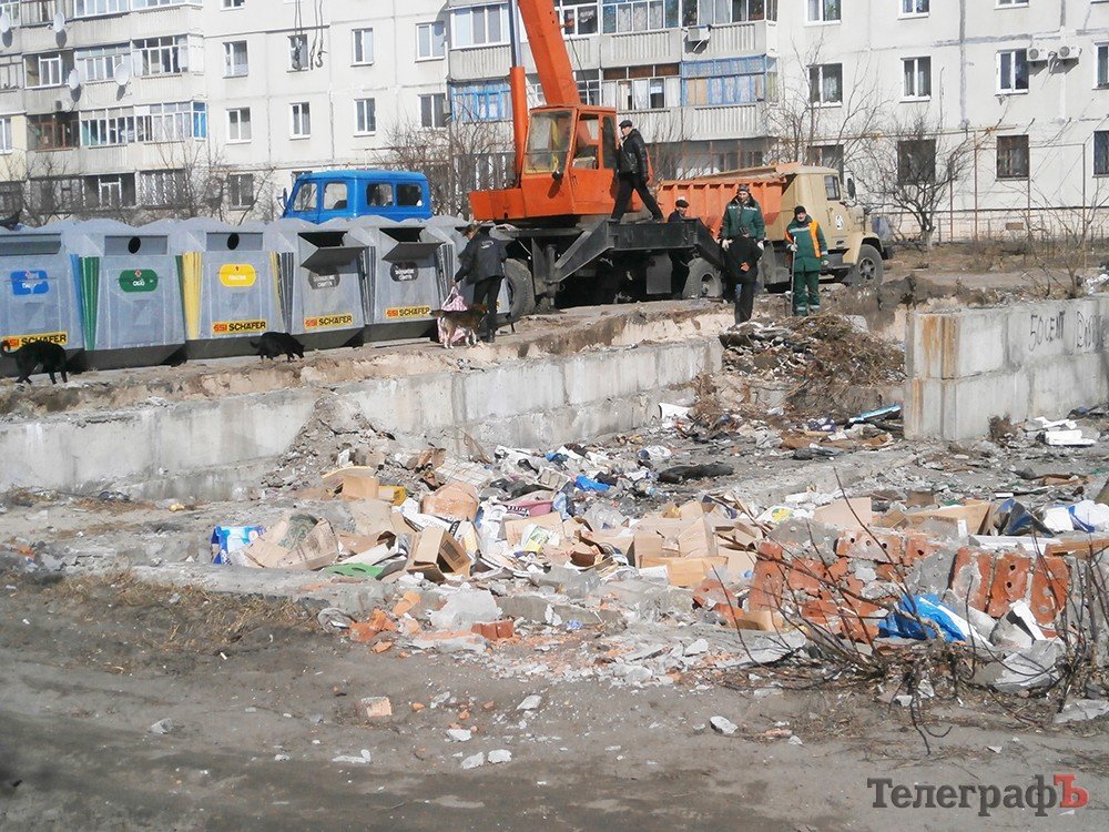 В Кременчуге, на Раковке, разбирают долгострой В Кременчуге, на Раковке, разбирают долгострой