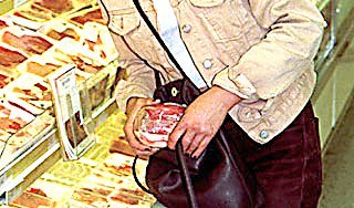 Кримінальна перекваліфікація кременчуцьких злодіїв: замість шапок – мобілки, замість злодіїв – хакери Кримінальна перекваліфікація кременчуцьких злодіїв: замість шапок – мобілки, замість злодіїв – хакери