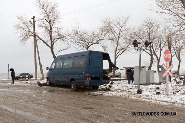 Во Власовке произошло трагическое ДТП: кременчугская маршрутка попала под поезд Во Власовке произошло трагическое ДТП: кременчугская маршрутка попала под поезд