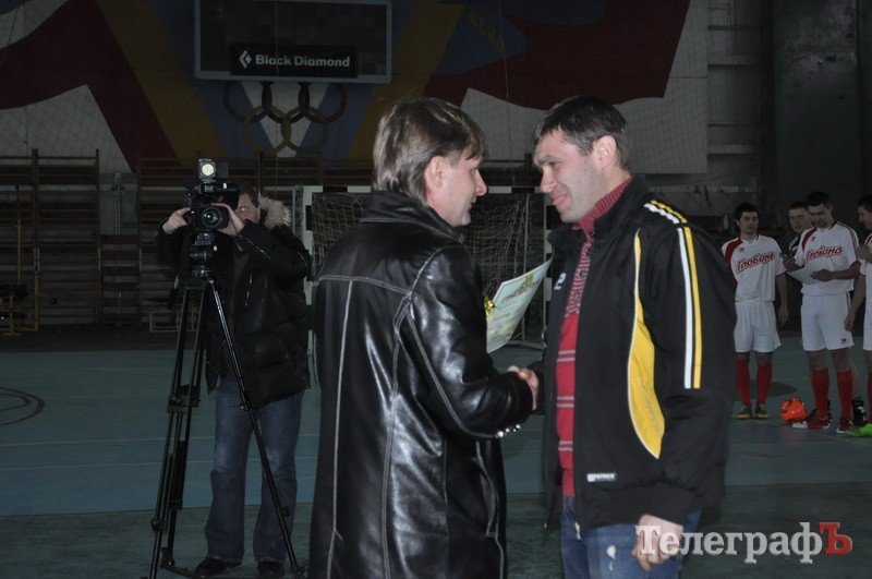 МИНИ-ФУТБОЛ. «Экоэнерго», «Глобино», «Джерело Днiпра» награждены Кубками и «золотом» МИНИ-ФУТБОЛ. «Экоэнерго», «Глобино», «Джерело Днiпра» награждены Кубками и «золотом»