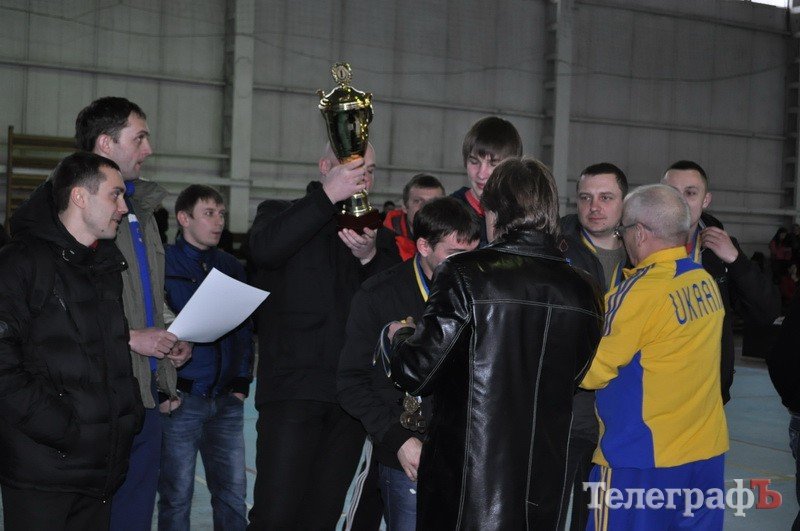 МИНИ-ФУТБОЛ. «Экоэнерго», «Глобино», «Джерело Днiпра» награждены Кубками и «золотом» МИНИ-ФУТБОЛ. «Экоэнерго», «Глобино», «Джерело Днiпра» награждены Кубками и «золотом»