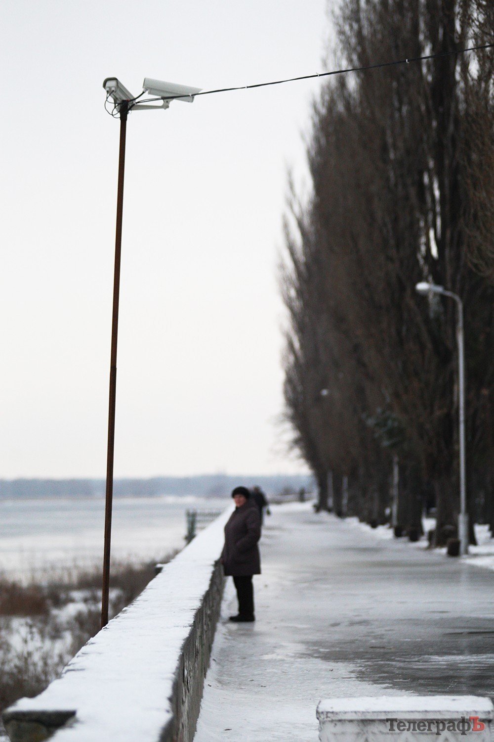 Из парка в Кременчуге украли видеокамеры (ФОТО) Из парка в Кременчуге украли видеокамеры (ФОТО)