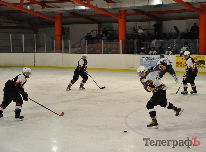 Юниоры ХК «Кременчуг» вышли в лидеры чемпионата Республики Беларусь Юниоры ХК «Кременчуг» вышли в лидеры чемпионата Республики Беларусь