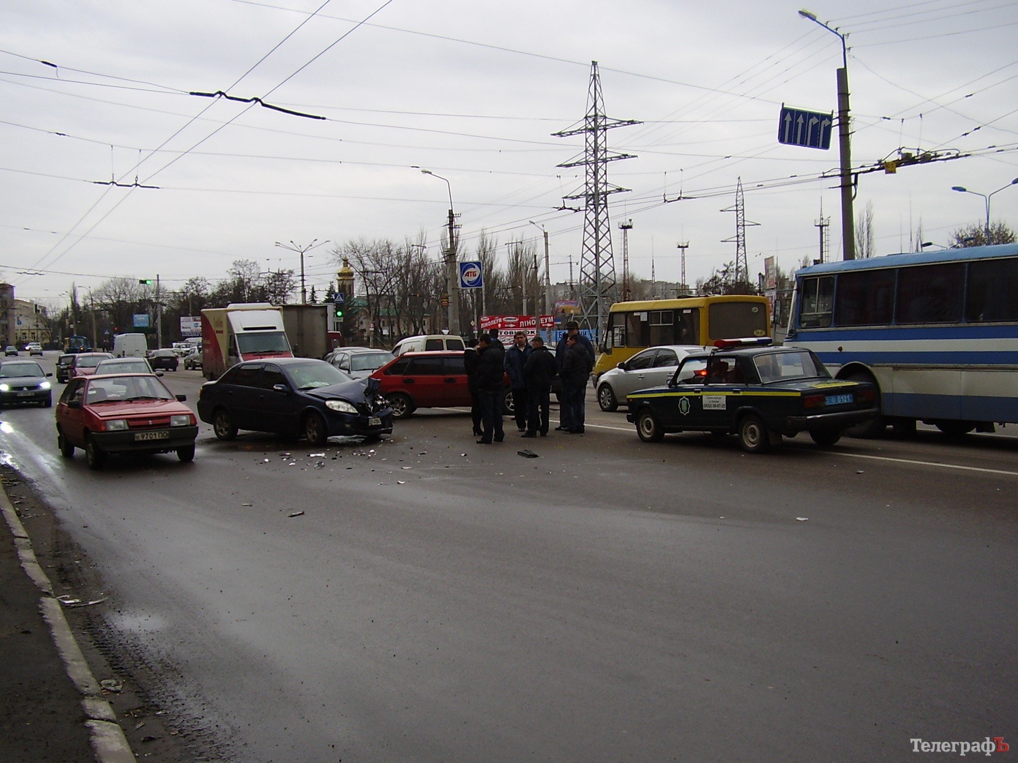 В Кременчуге столкнулись Lifan и "девятка" В Кременчуге столкнулись Lifan и "девятка"