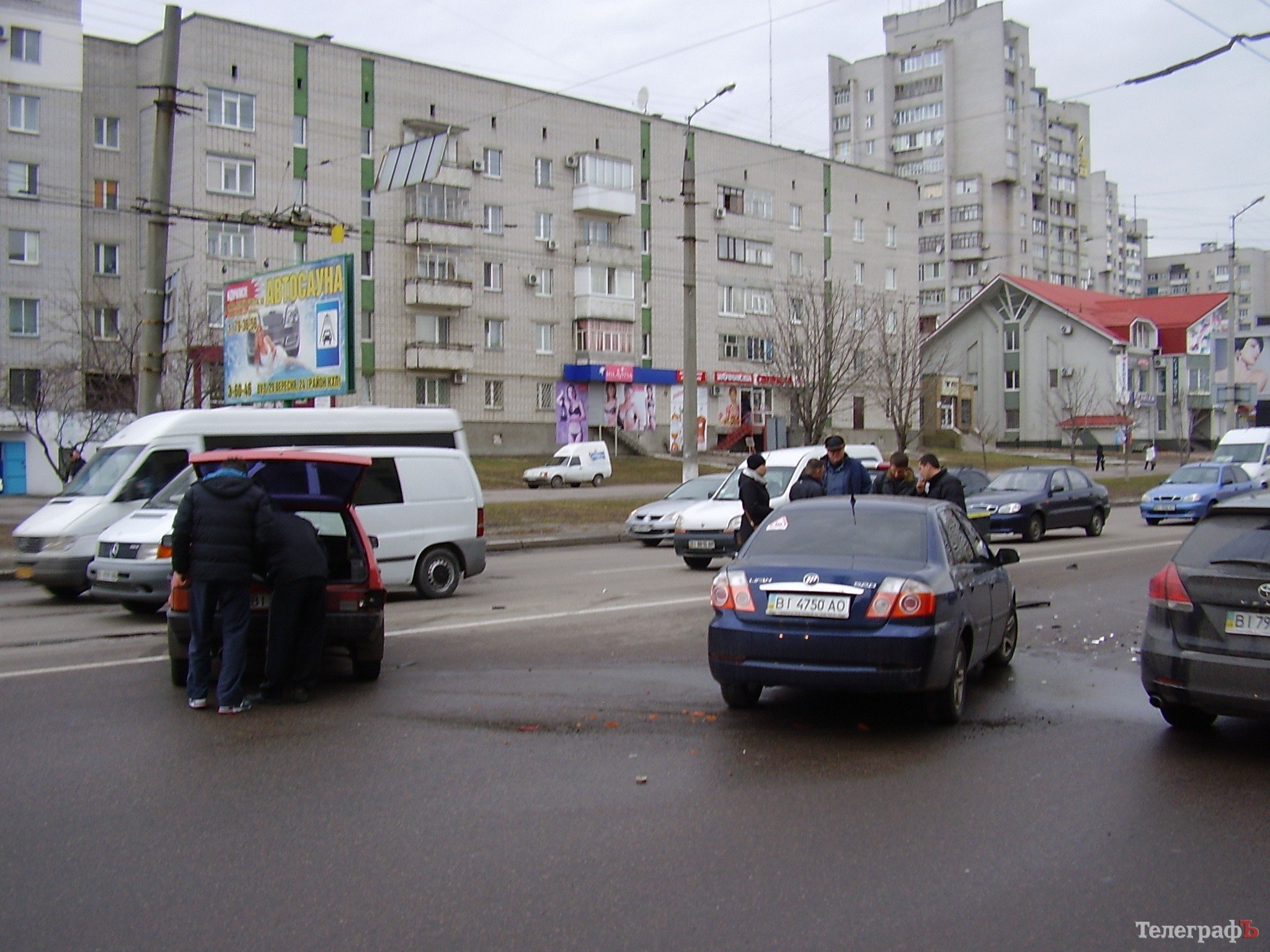 В Кременчуге столкнулись Lifan и "девятка" В Кременчуге столкнулись Lifan и "девятка"