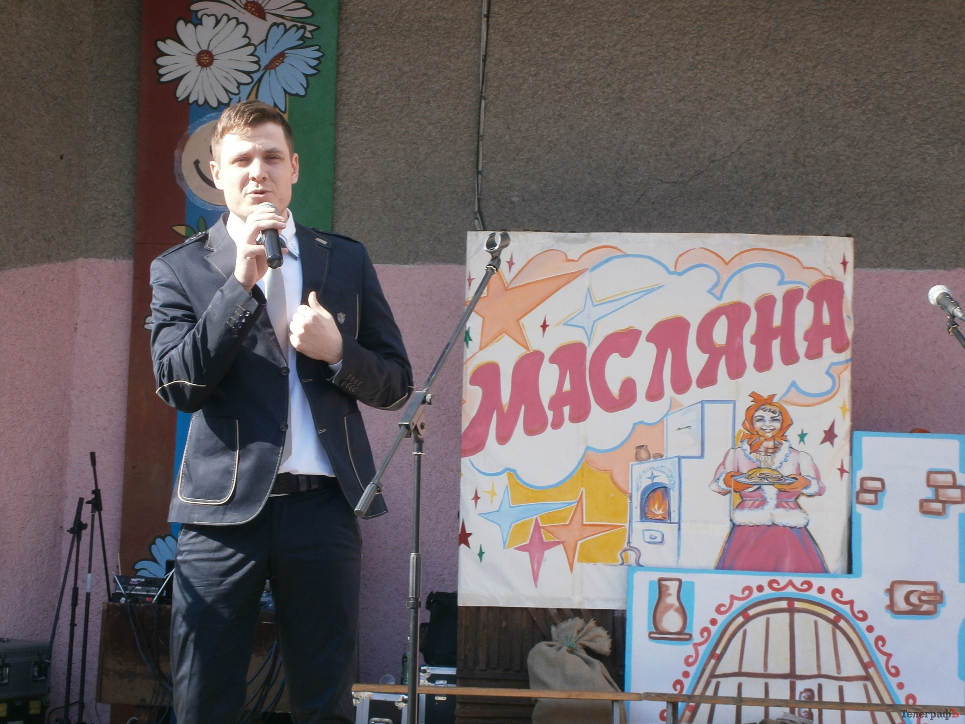 В Кременчуге Масленицу отметили без блинов, но с тортом, флешмобом и под песни Сергея Лоба В Кременчуге Масленицу отметили без блинов, но с тортом, флешмобом и под песни Сергея Лоба