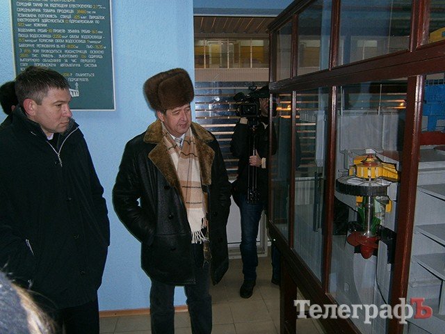 Чтобы плотину Кременчугской ГЭС прорвало, в нее должна попасть атомная бомба Чтобы плотину Кременчугской ГЭС прорвало, в нее должна попасть атомная бомба