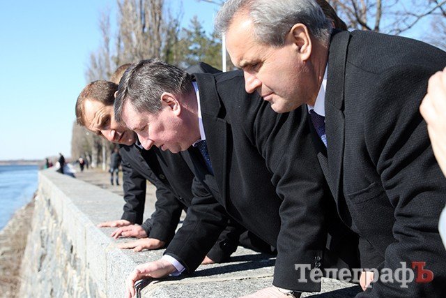 Власти Кременчуга хотят взять на баланс города дамбу Днепра, которая находится в Приднепровском парке Власти Кременчуга хотят взять на баланс города дамбу Днепра, которая находится в Приднепровском парке