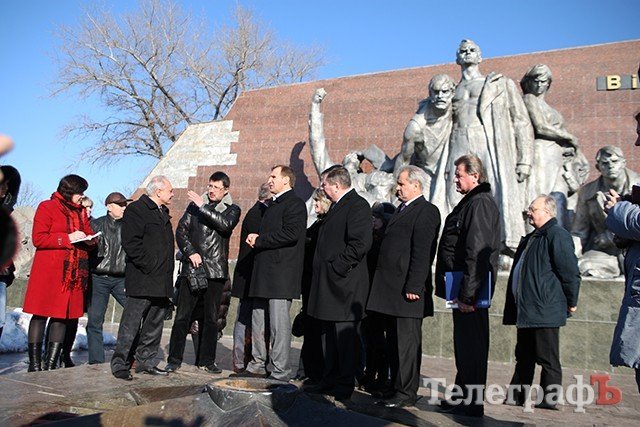 В Кременчуге к 9 Мая мемориалу «Вечно живым» "залечат раны" В Кременчуге к 9 Мая мемориалу «Вечно живым» "залечат раны"