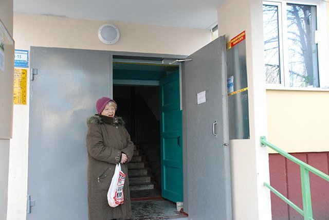 В Кременчуге презентовали отремонтированный по шаблону подъезд В Кременчуге презентовали отремонтированный по шаблону подъезд