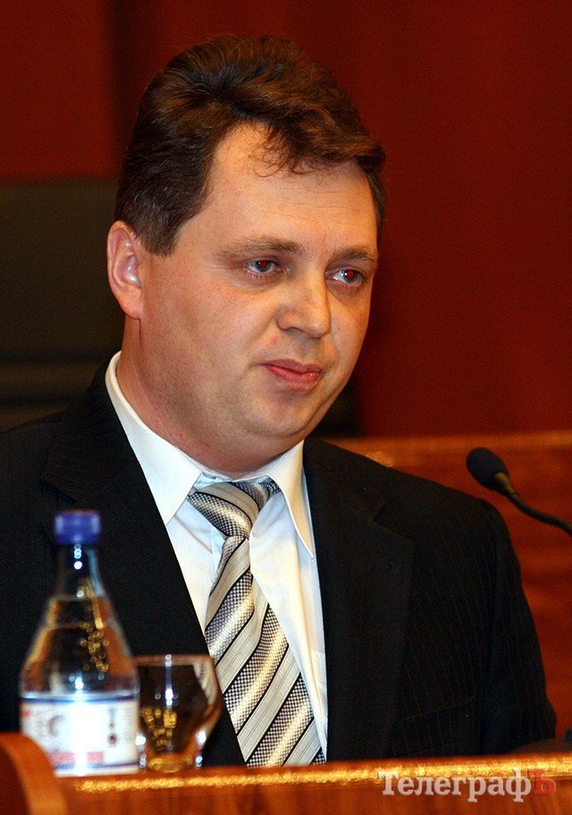 Председатель Полтавского облсовета Момот в 2012 году получил 252 тыс грн дохода Председатель Полтавского облсовета Момот в 2012 году получил 252 тыс грн дохода