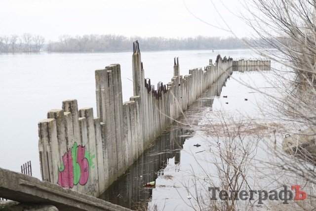 Пассажирские суда пока не смогут швартоваться в Кременчуге Пассажирские суда пока не смогут швартоваться в Кременчуге