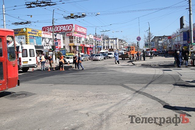 Сегодня коммунальники латают Первомайскую, Леонова и другие улицы Сегодня коммунальники латают Первомайскую, Леонова и другие улицы