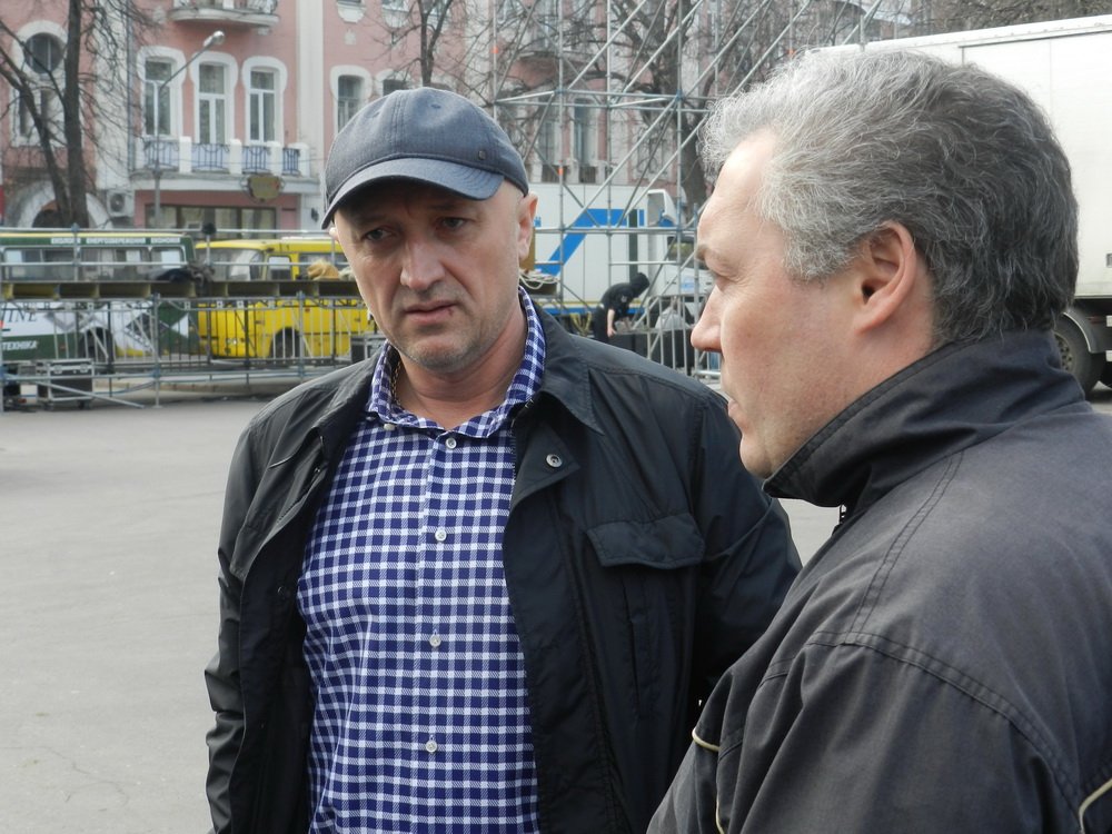 В Полтаве "блокируют" акцию оппозиционеров "Вставай, Украина!" В Полтаве "блокируют" акцию оппозиционеров "Вставай, Украина!"